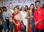 Johnny Lever, Ramesh Deo, Seema Deo, Viju Khote, Shubha Khote, Bhavana Balsavar, Sara Ali Khan and Sushant Singh