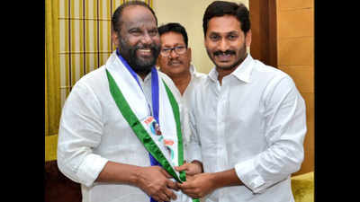 Andhra Pradesh: Jolt to Naidu as another MP quits TDP, joins Jagan's party