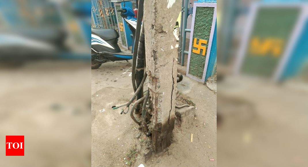 Damaged lamp post - Times of India