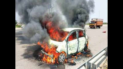 Car in flames on ORR, man tries to slow down to exit, burnt alive