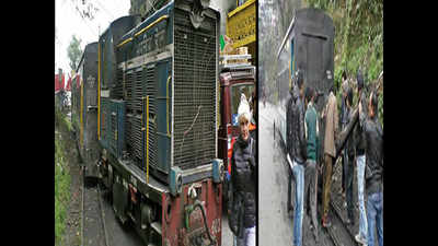 Toy train goes off tracks near Darjeeling station
