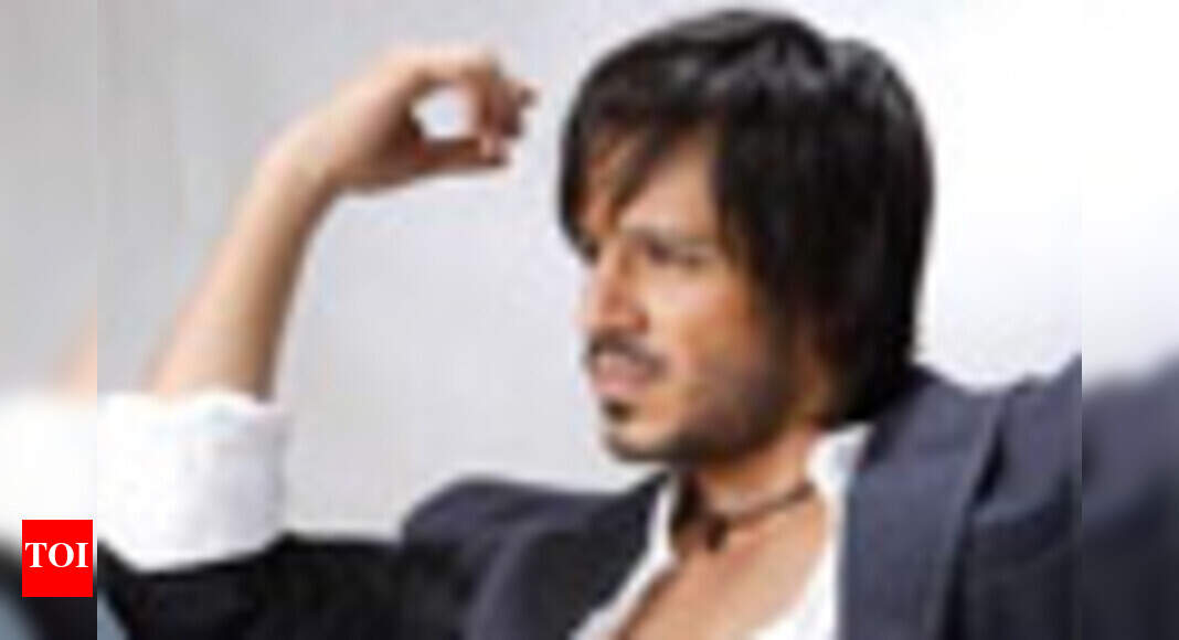 Vivek to watch 'RC' with Paritala Ravi's kin | Hindi Movie News - Times ...
