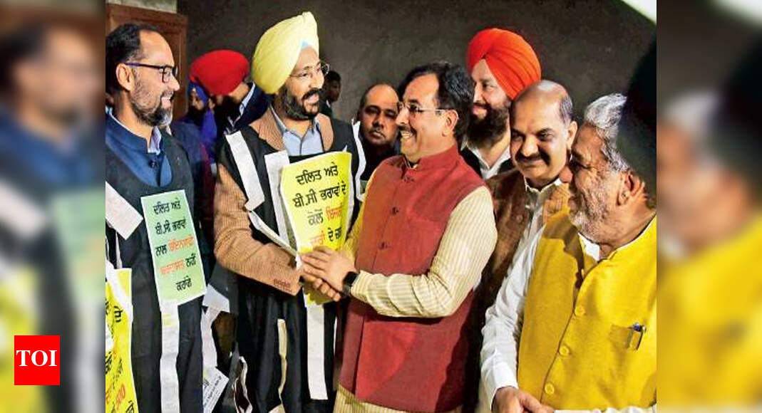 2,140 cases against travel agents in Punjab in 2 years Chandigarh