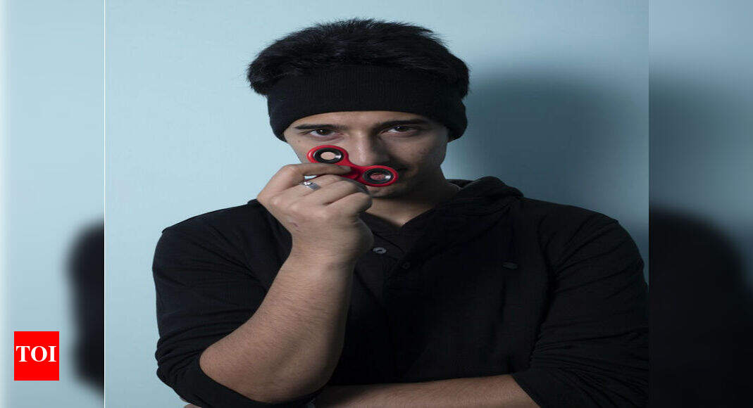 Aryann is obsessed with his 'alias' name ‘Shadow Spinner’! | Bengali ...