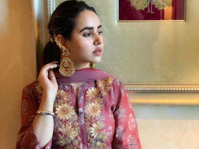 Koke - Sunanda Sharma: Song Lyrics, Music Videos & Concerts