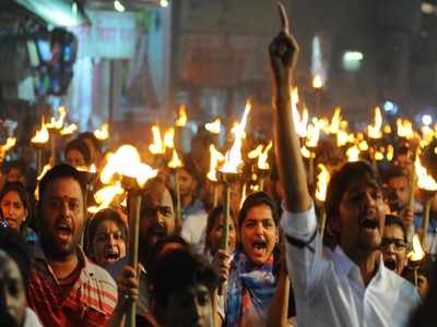 To pay tribute to the jawans, youngsters take part in mashal rally