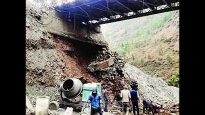 Rain damages Haradiya bridge walls, traffic diverted