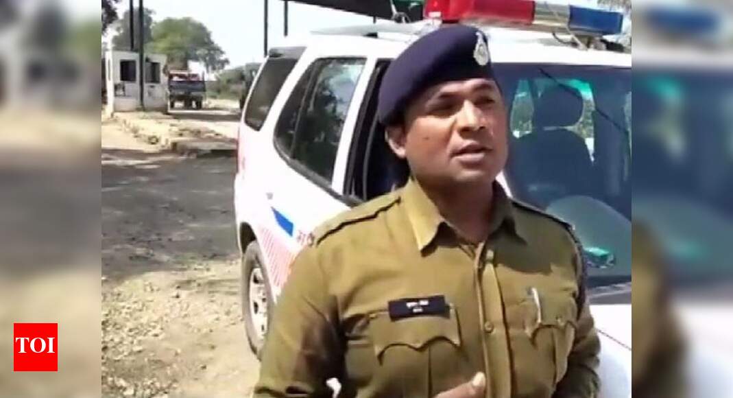 MP cop carries man who fell off train on shoulder, saves life | Bhopal ...