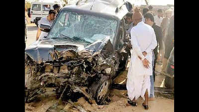 Head-on collision between vehicles kills five, injures four