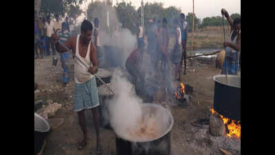 Tamil Nadu: Mutton biryani served as prasadam at Muniyandi temple festival