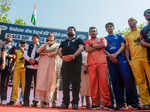 Harbhajan Singh, Suresh Raina, Gajendra Chauhan, Isha Koppikar, Ashok Dubey and Mohammad Kaif 