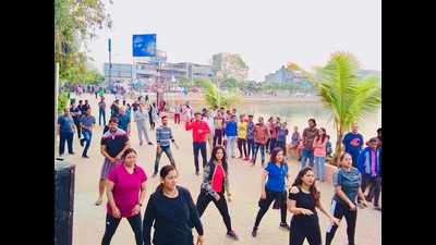 Raipurians come out to play gully cricket, Zumba and hula hoop