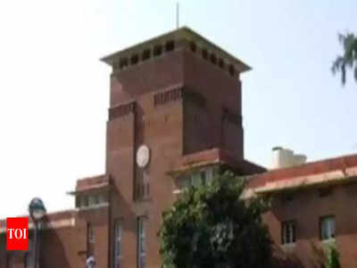 Assault on faculty: Protest in Delhi University