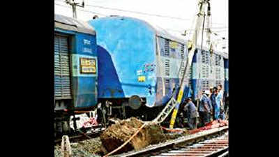 Train derails at Shoranur, three-member panel to probe incident