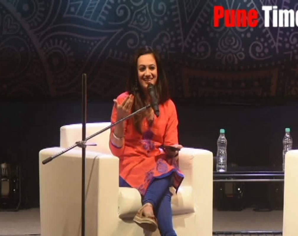 
Actress Spruha Joshi's ghazal performance
