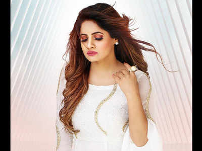 Fishcut: Miss Pooja to hook the audience with her latest song on March 5 |  Punjabi Movie News - Times of India