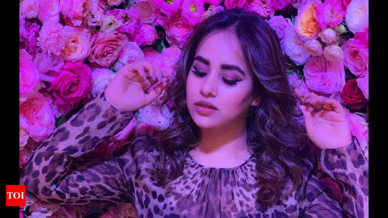 Trending Tunes: 'Jaani Tera Naa' to 'Sandal', top five songs by Sunanda  Sharma that will get you grooving in no time | The Times of India