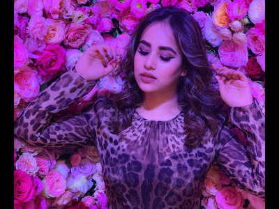 Sandal official video,देखें,सुनंदा शर्मा का हिट पंजाबी गाना: 'सैंडल' -  watch new punjabi song sandal sung by sunanda sharma - Navbharat Times