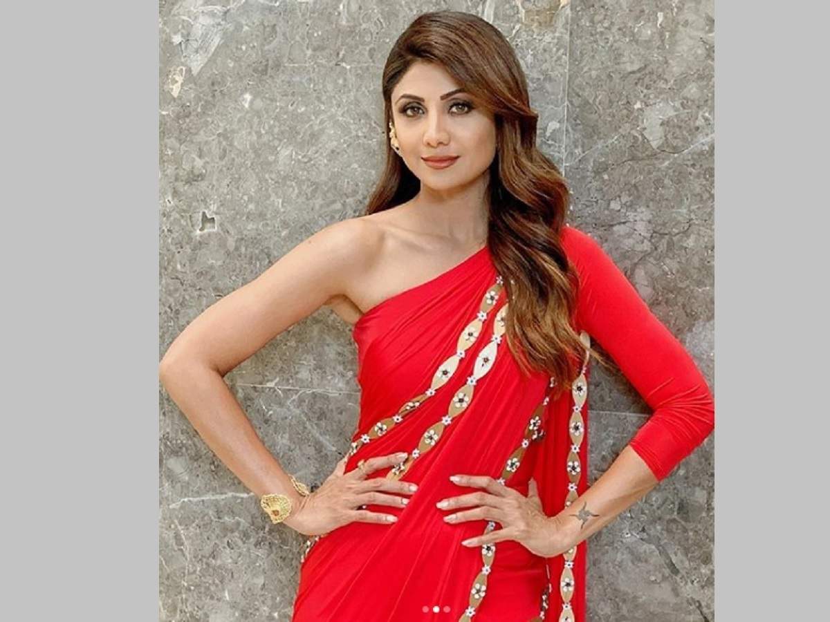 Shilpa shetty clearance red saree gown