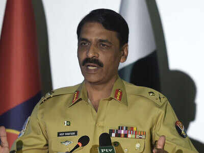 Pakistan makes U-turn, says they have only 1 pilot in custody