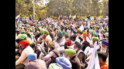 Protest: Punjab farmers stopped from entering UT