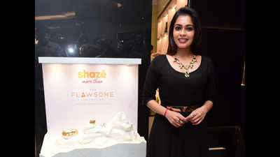Kiki Vijay looked pretty at the launch of apparel store Shaze at Palladium