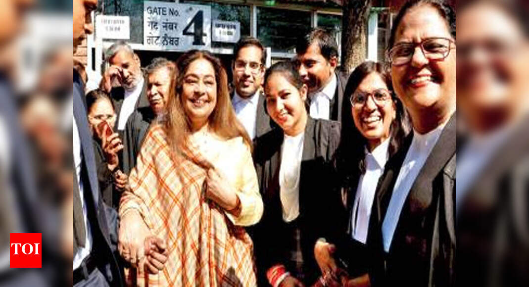Chandigarh Kirron Kher hands over erickshaws to bar association