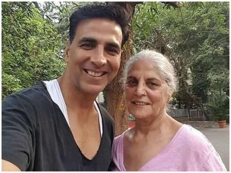 That is not Akshay Kumar's mother in the selfie that has gone viral