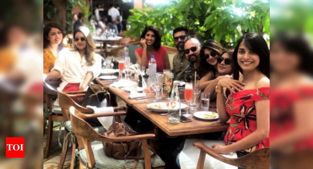 Jennifer Winget goes on a lunch date with her BFF's Aishwarya Sakhuja ...