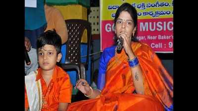 Guntur: Singers enthrall devotees on Mahashivaratri
