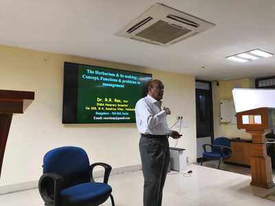 Refresher course on plant taxonomy, photography begins at Central University of Punjab
