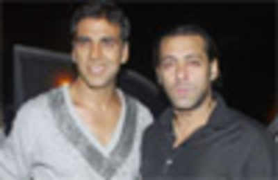 Salman thanks Akshay, SRK enjoys alone time