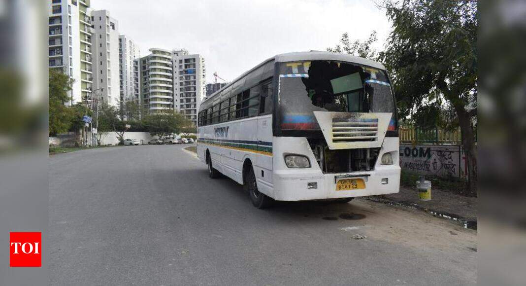 Fire In School Bus: Noida: School bus catches fire, 8 kids escape ...