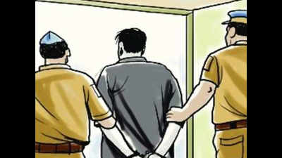 Two Nigerians held for duping women