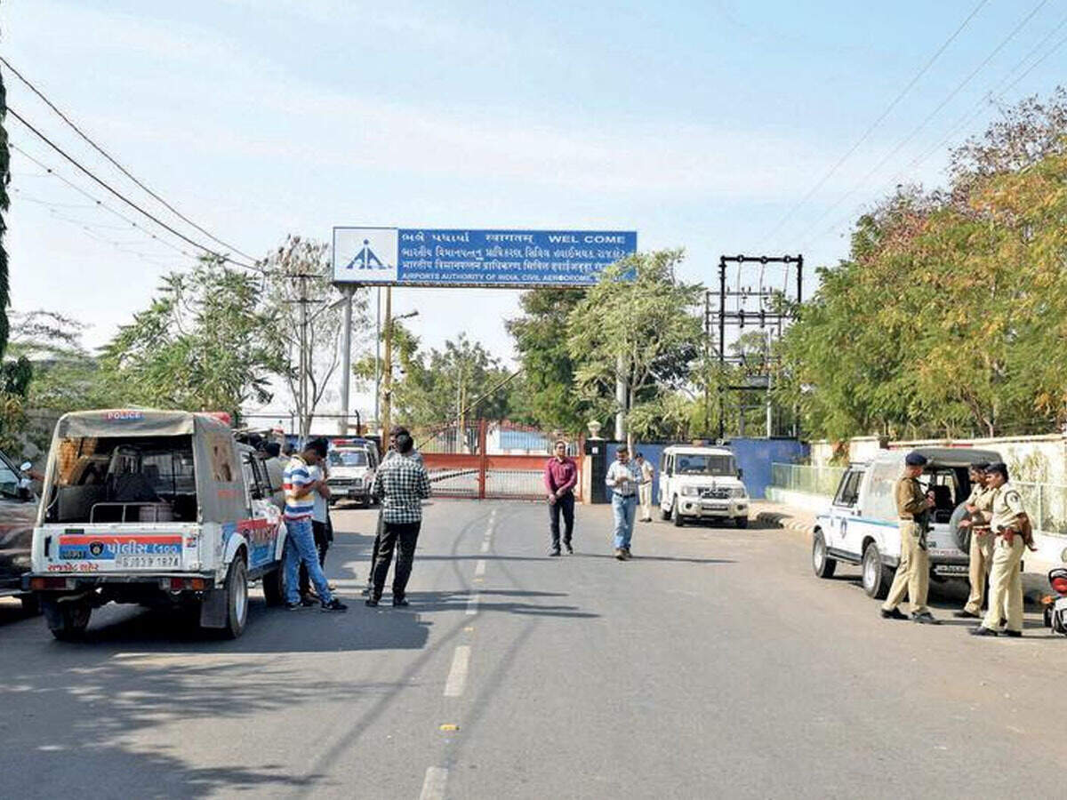 Re-carpeted runway at Rajkot airport still unused | Rajkot News - Times of  India