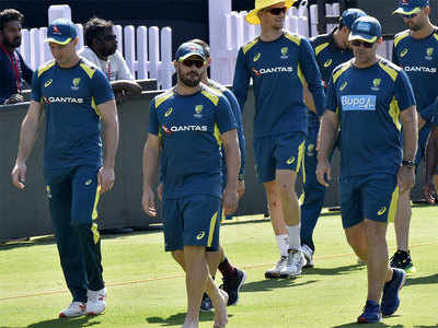 Aussies must bowl well in middle overs: Dean Jones