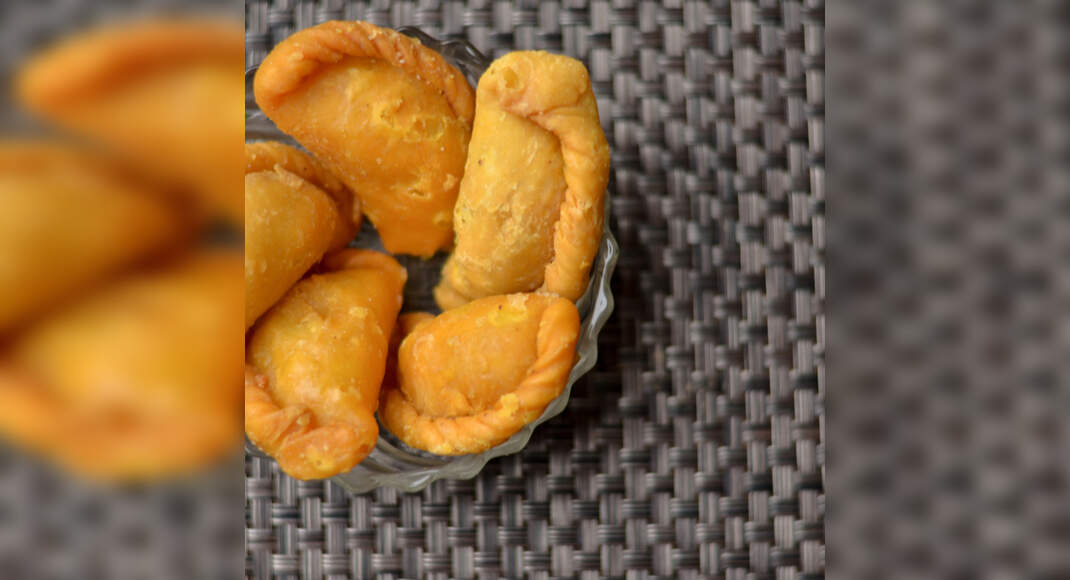 How to Make Chocolate Gujiya at Home | Easy Chocolate Gujiya Homemade Recipe
