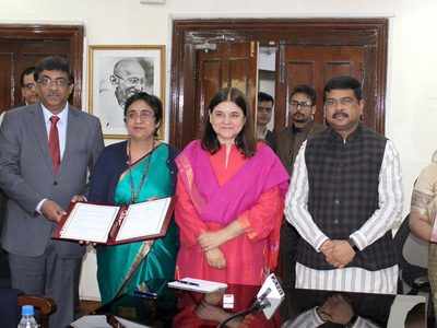 Women's Day: WCD signs MoU with Skill Development Ministry to provide skills training to women