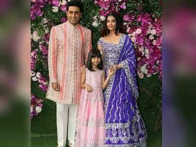 Abhishek Bachchan with Aishwarya Rai and Aaradhya pose for a family picture at Akash Ambani - Shloka Mehta's wedding