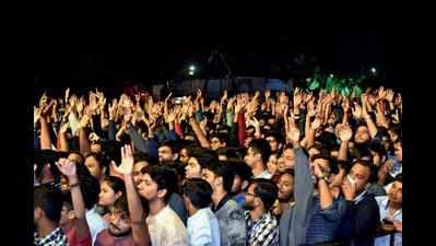 Benny sends audience into raptures at IIT-Kanpur