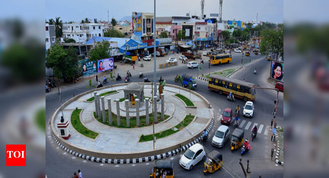 Madurai Corporation unveils traffic island with Pathu Thoon replica