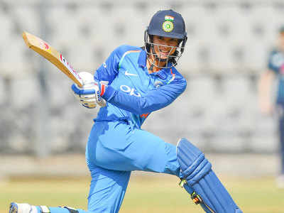 Smriti Mandhana breaks into top three in T20I batting rankings