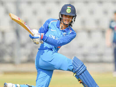 Smriti Mandhana breaks into top three in T20I batting rankings