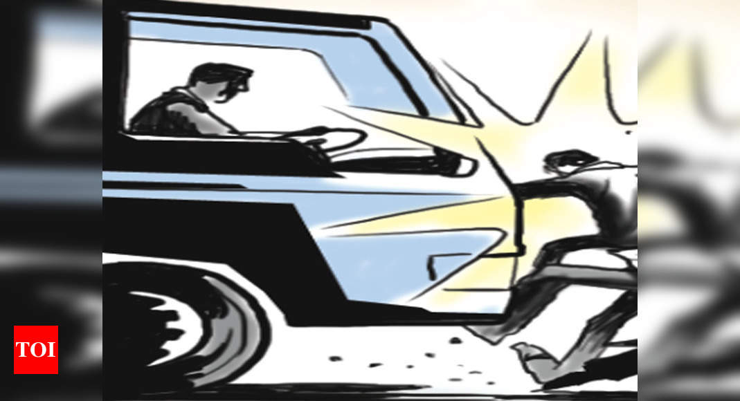 Man crushed under bus while boarding it | Kolkata News - Times of India