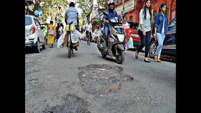 6 months on, Meerut’s Rohta road remains riddled with potholes