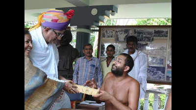 Jains from TN perform anointment rituals of Lord Bahubali at Ratnagiri
