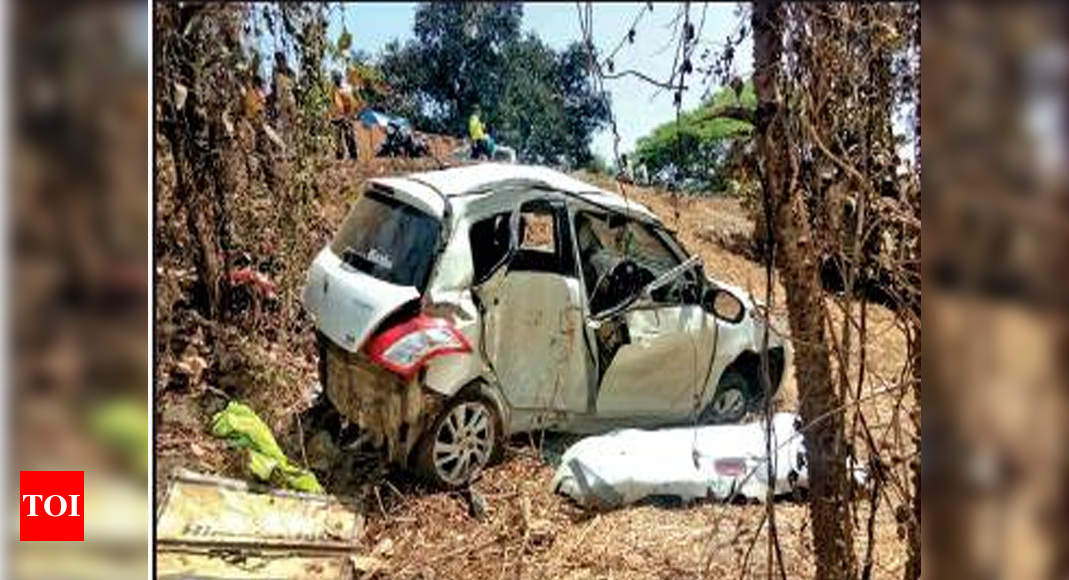 2 killed as car crashes into tree on old Pune highway | Navi Mumbai