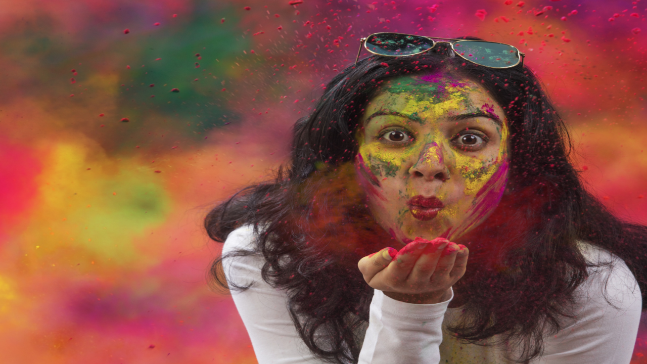 Holi 2019: How to protect your hair and skin from Holi colors on Holi | - Times of India
