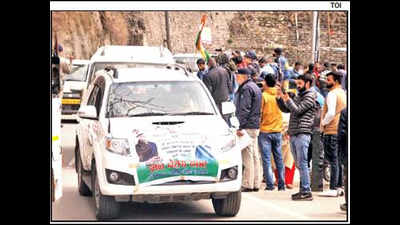 Congress has martyrs widow flag off its rally in Shimla