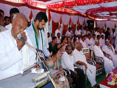 Watch: Deve Gowda breaks down while handing over Hassan seat